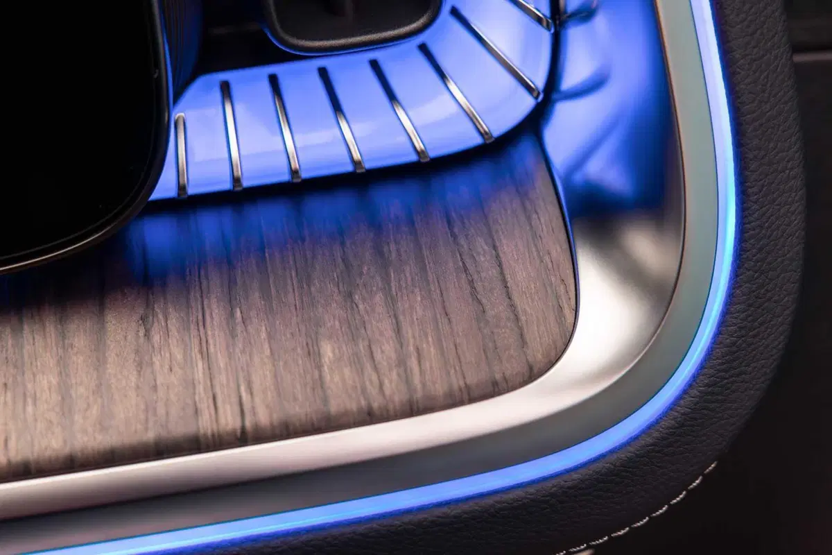 Mercedes VLE 2026: quando un van diventa una limousine, ma con una sala cinema [VIDEO] (8)