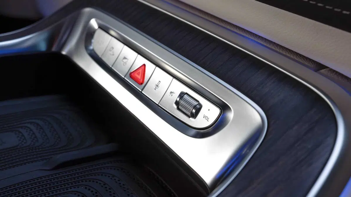 Mercedes VLE 2026: quando un van diventa una limousine, ma con una sala cinema [VIDEO] (10)