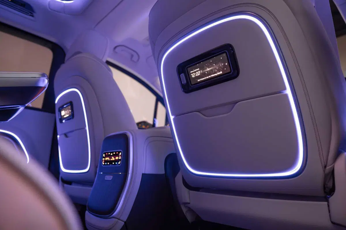 Mercedes VLE 2026: quando un van diventa una limousine, ma con una sala cinema [VIDEO] (11)
