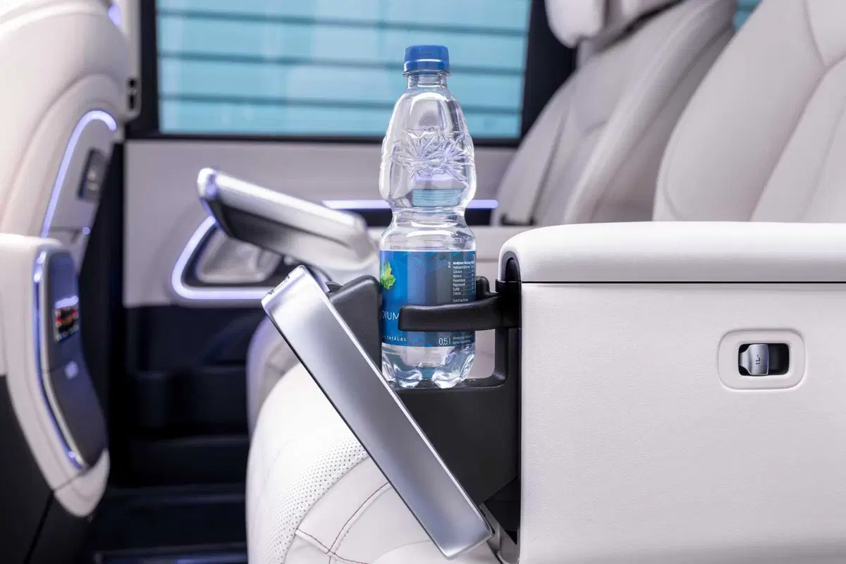 Mercedes VLE 2026: quando un van diventa una limousine, ma con una sala cinema [VIDEO] (12)