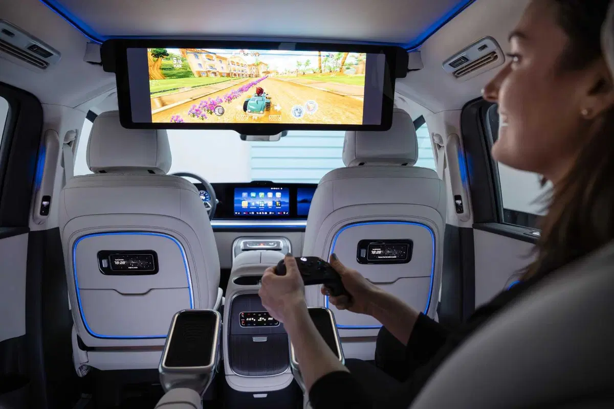 Mercedes VLE 2026: quando un van diventa una limousine, ma con una sala cinema [VIDEO] (15)