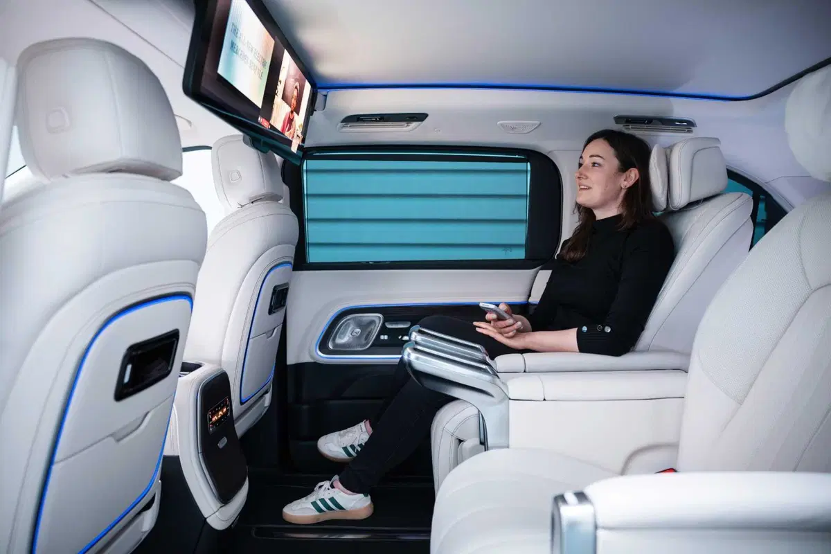 Mercedes VLE 2026: quando un van diventa una limousine, ma con una sala cinema [VIDEO] (16)