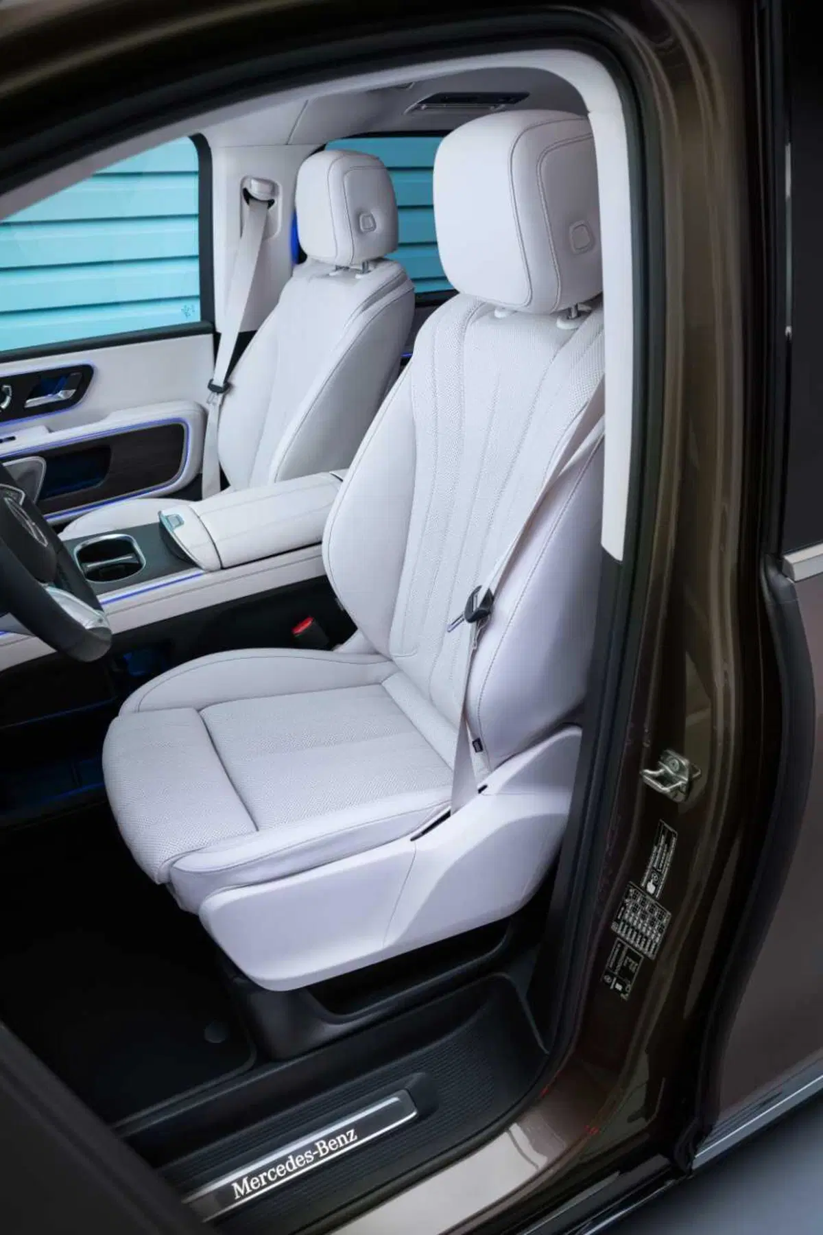 Mercedes VLE 2026: quando un van diventa una limousine, ma con una sala cinema [VIDEO] (23)