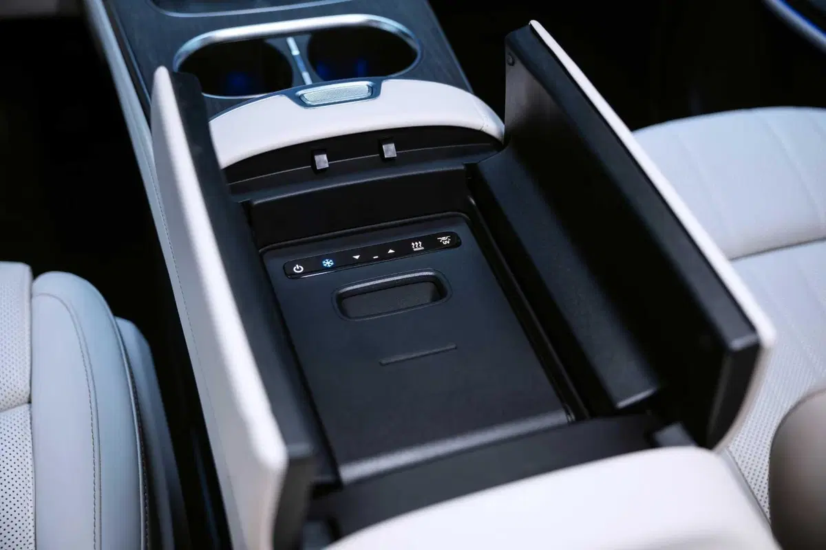 Mercedes VLE 2026: quando un van diventa una limousine, ma con una sala cinema [VIDEO] (25)