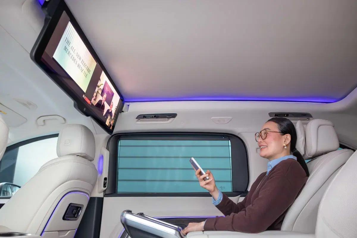 Mercedes VLE 2026: quando un van diventa una limousine, ma con una sala cinema [VIDEO] (29)