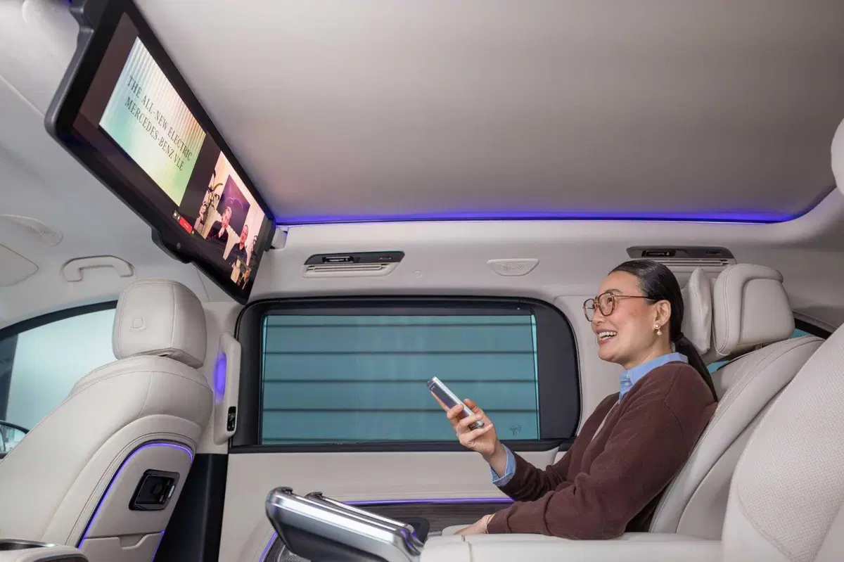 Mercedes VLE 2026: quando un van diventa una limousine, ma con una sala cinema [VIDEO] (31)