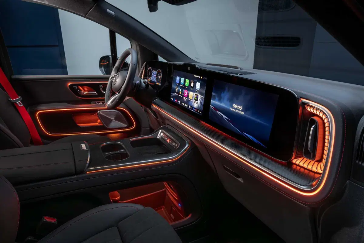 Mercedes VLE 2026: quando un van diventa una limousine, ma con una sala cinema [VIDEO] (34)