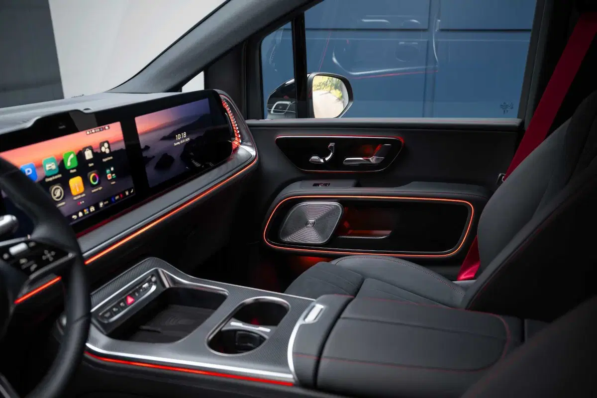 Mercedes VLE 2026: quando un van diventa una limousine, ma con una sala cinema [VIDEO] (36)
