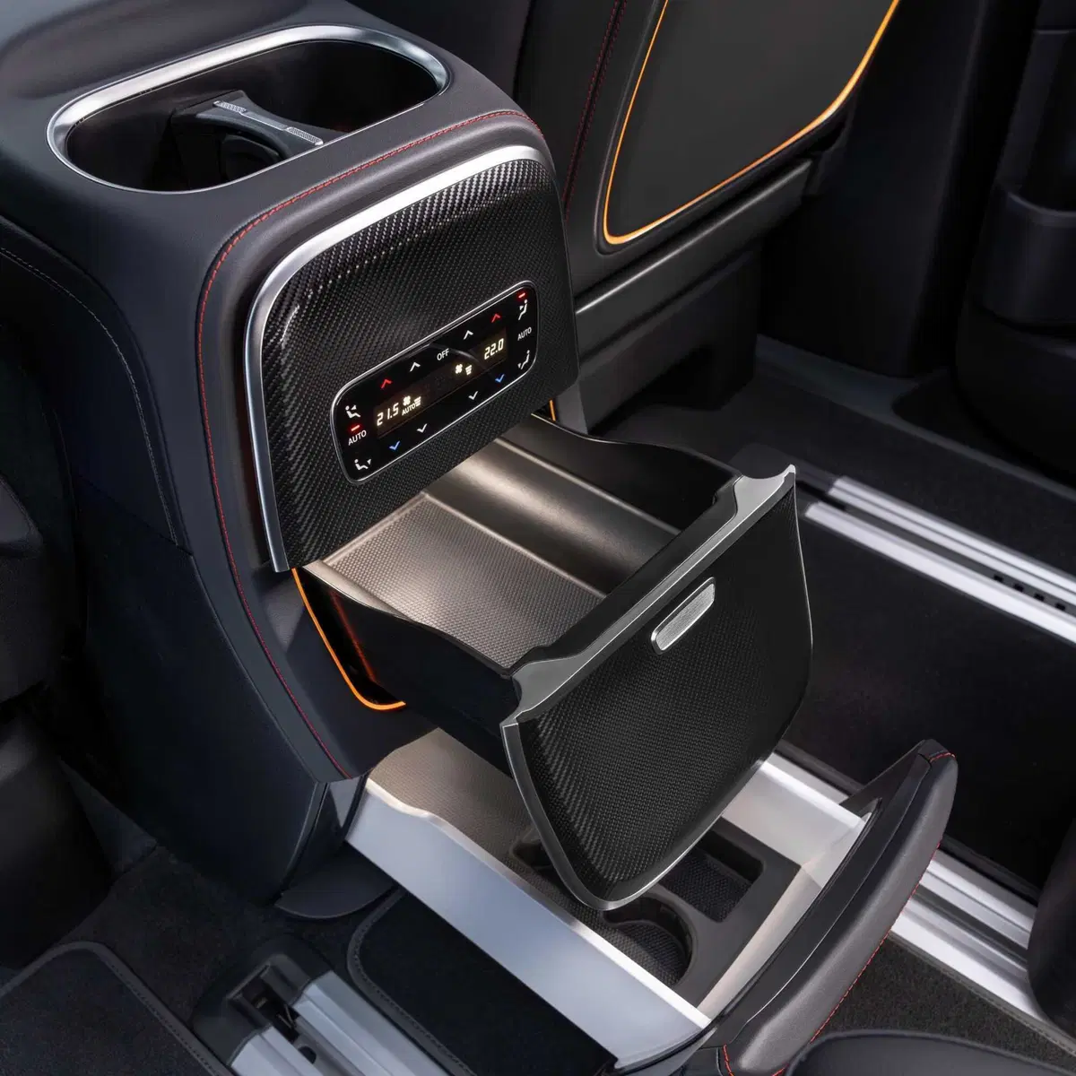 Mercedes VLE 2026: quando un van diventa una limousine, ma con una sala cinema [VIDEO] (40)