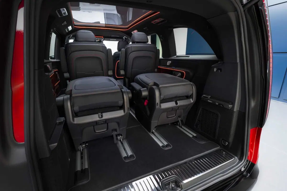 Mercedes VLE 2026: quando un van diventa una limousine, ma con una sala cinema [VIDEO] (41)