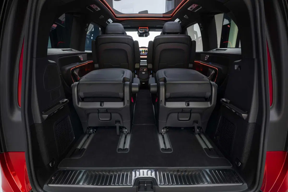 Mercedes VLE 2026: quando un van diventa una limousine, ma con una sala cinema [VIDEO] (42)