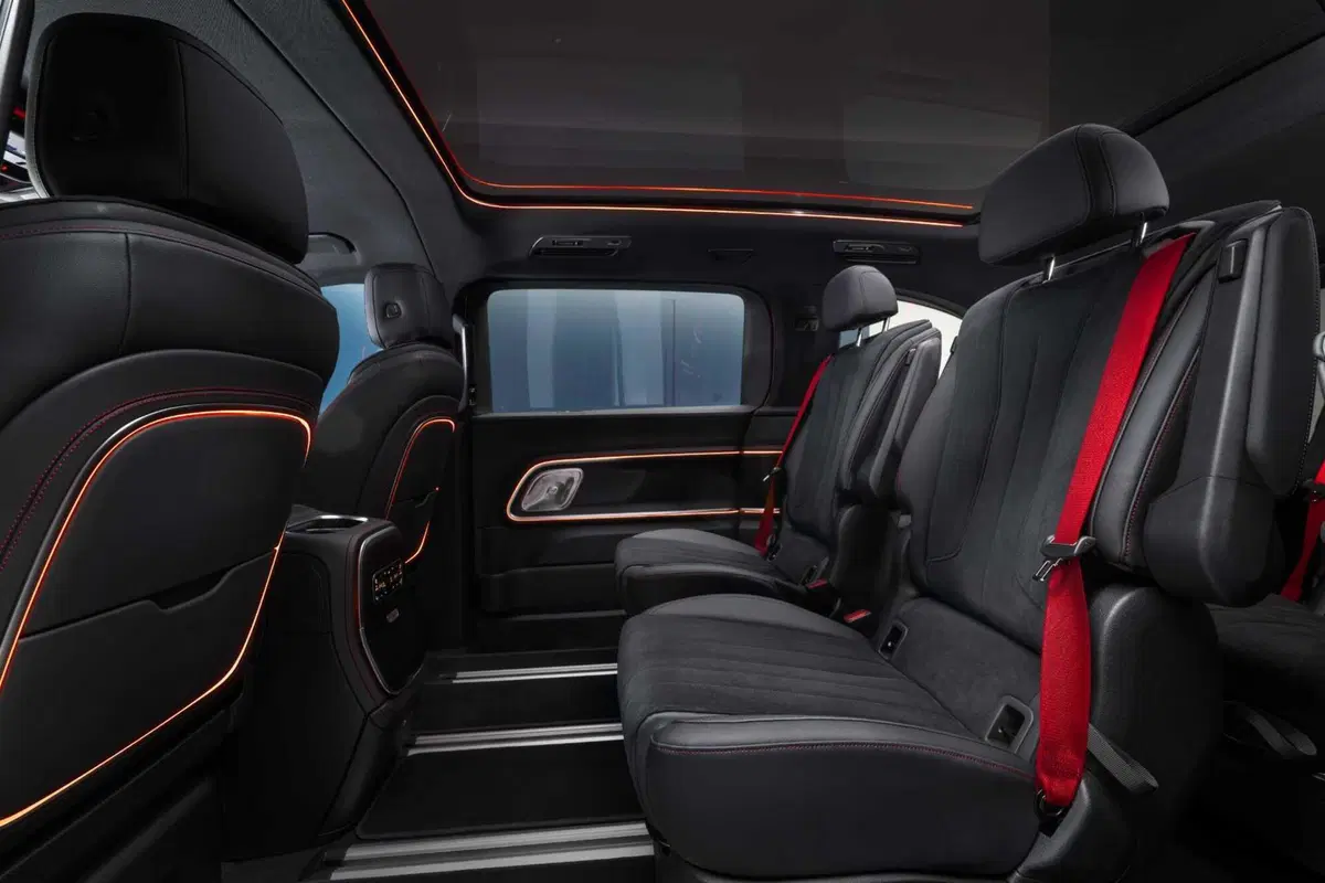 Mercedes VLE 2026: quando un van diventa una limousine, ma con una sala cinema [VIDEO] (44)