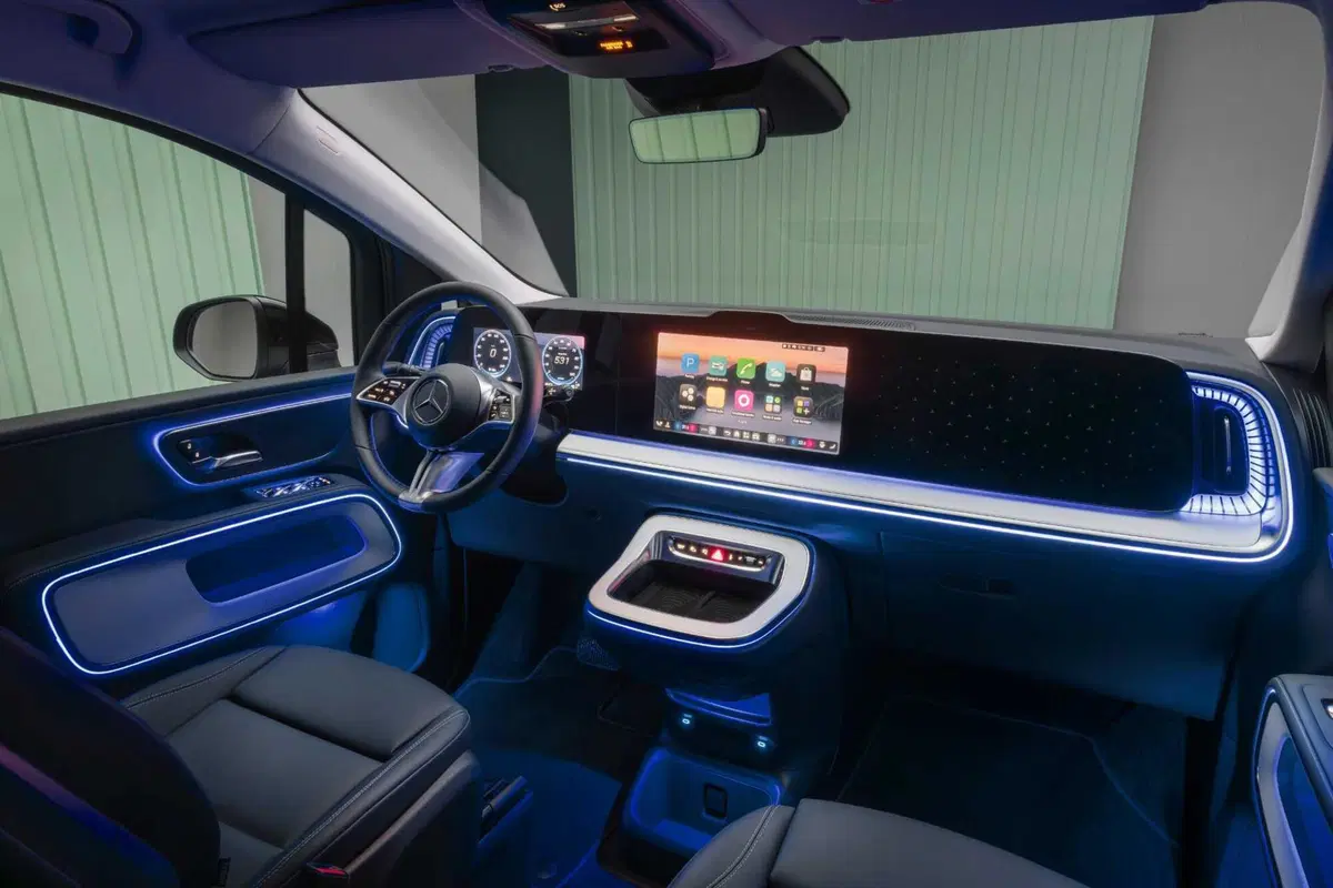 Mercedes VLE 2026: quando un van diventa una limousine, ma con una sala cinema [VIDEO] (45)