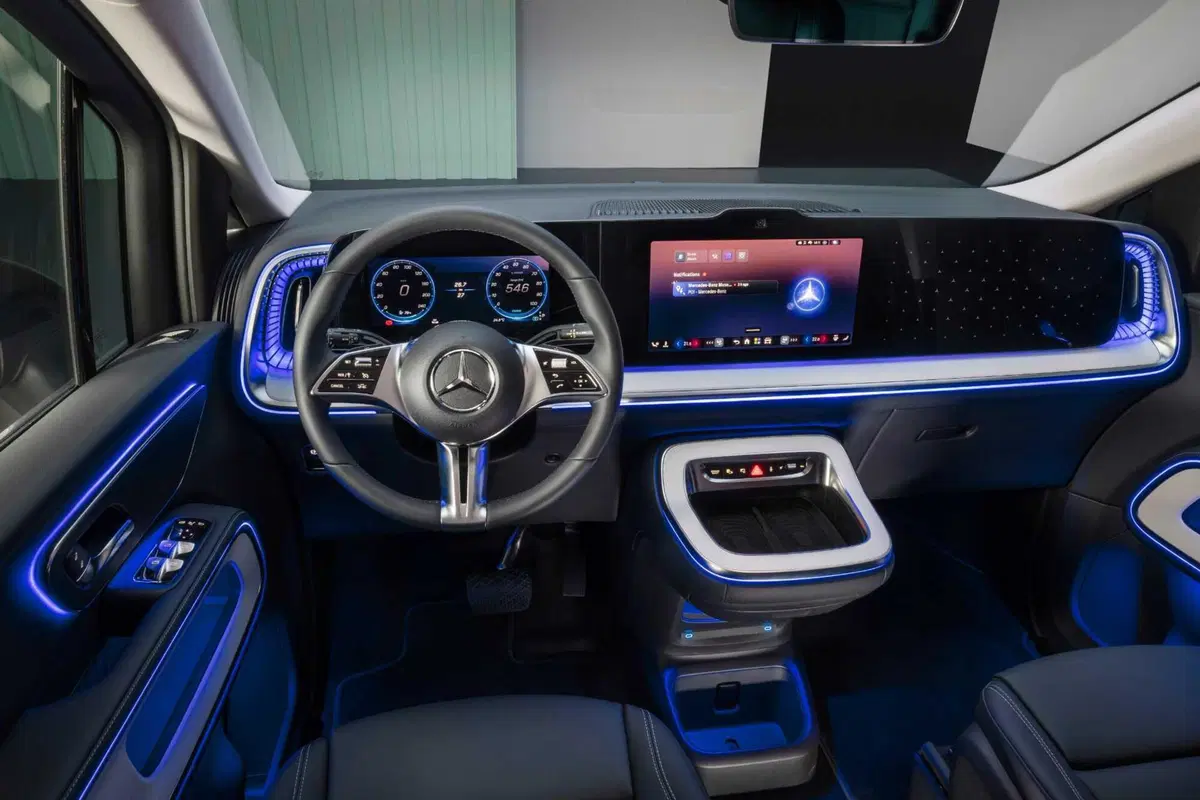 Mercedes VLE 2026: quando un van diventa una limousine, ma con una sala cinema [VIDEO] (46)