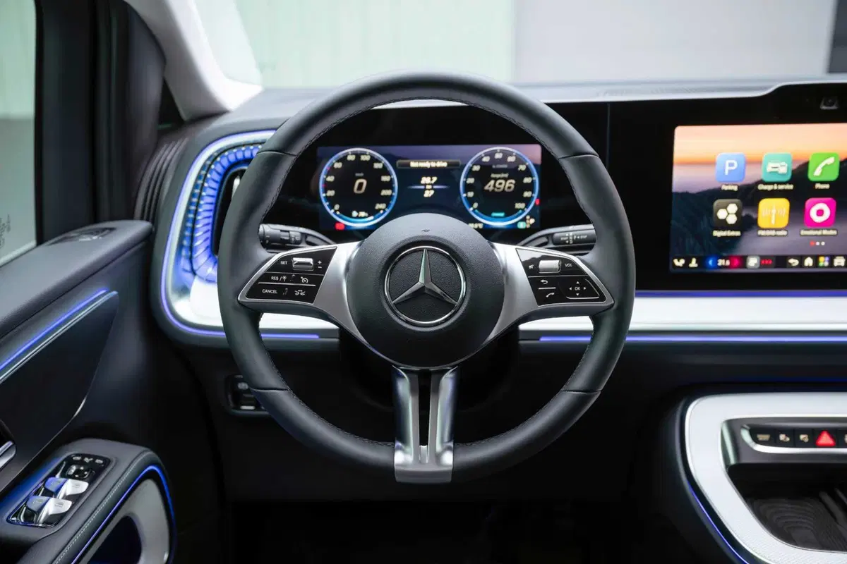 Mercedes VLE 2026: quando un van diventa una limousine, ma con una sala cinema [VIDEO] (47)