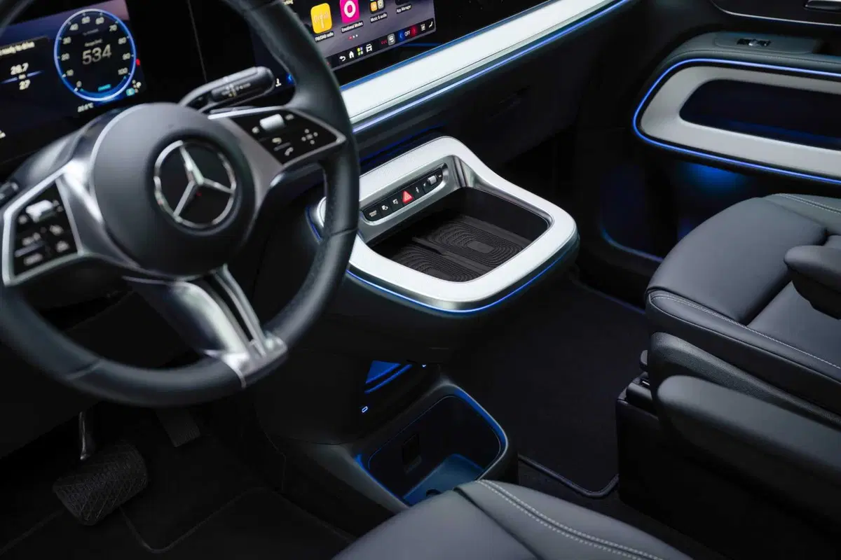 Mercedes VLE 2026: quando un van diventa una limousine, ma con una sala cinema [VIDEO] (48)