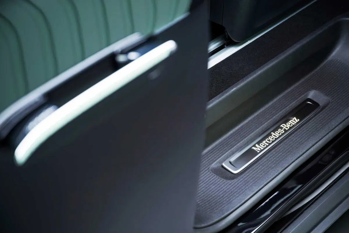 Mercedes VLE 2026: quando un van diventa una limousine, ma con una sala cinema [VIDEO] (51)