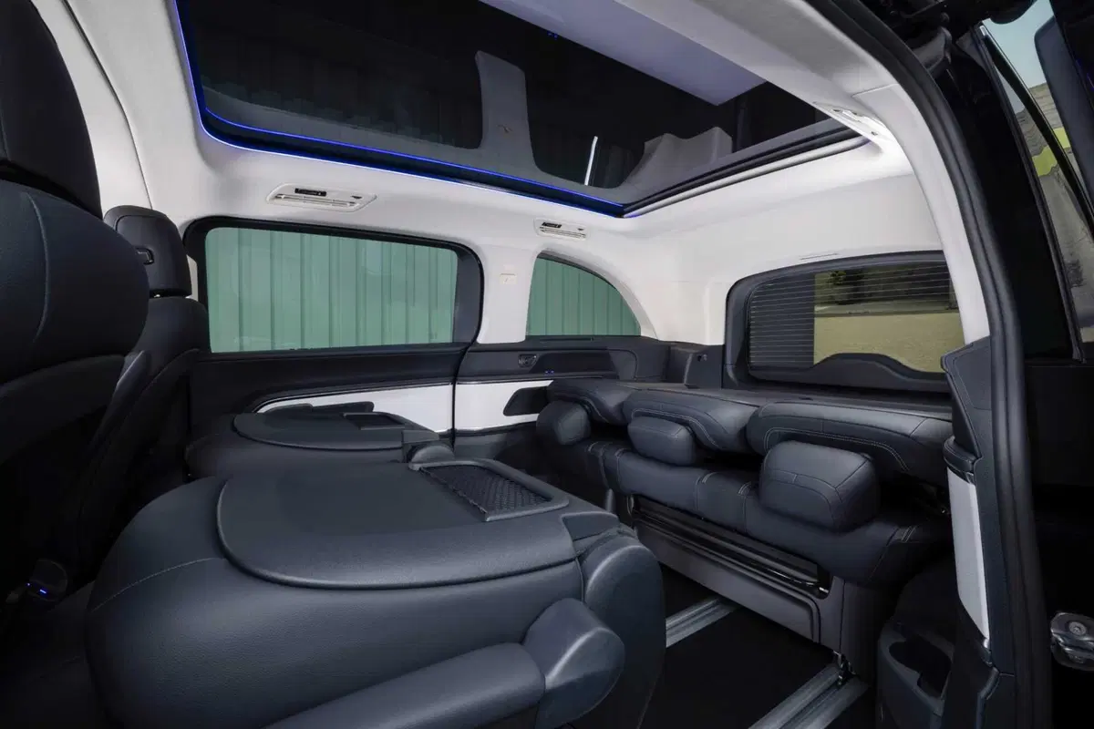 Mercedes VLE 2026: quando un van diventa una limousine, ma con una sala cinema [VIDEO] (53)