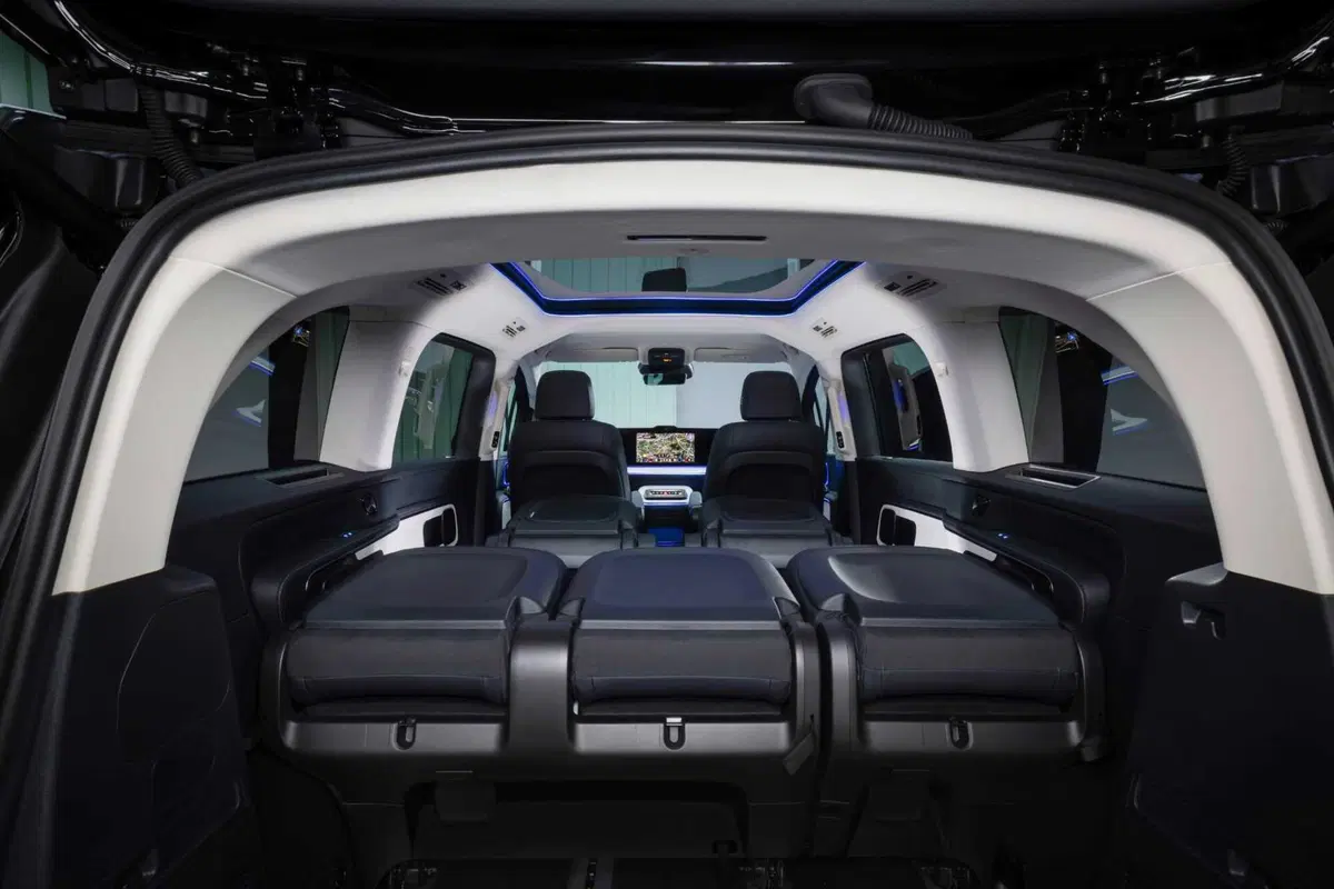 Mercedes VLE 2026: quando un van diventa una limousine, ma con una sala cinema [VIDEO] (55)