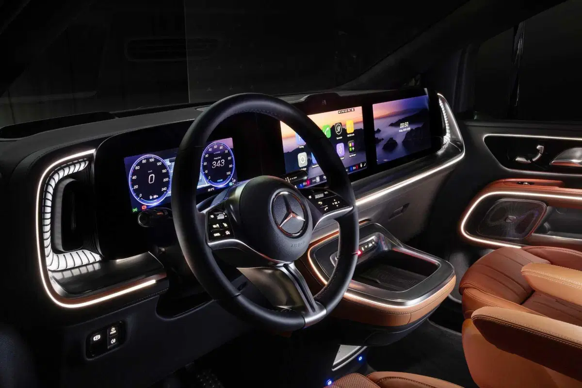 Mercedes VLE 2026: quando un van diventa una limousine, ma con una sala cinema [VIDEO] (56)