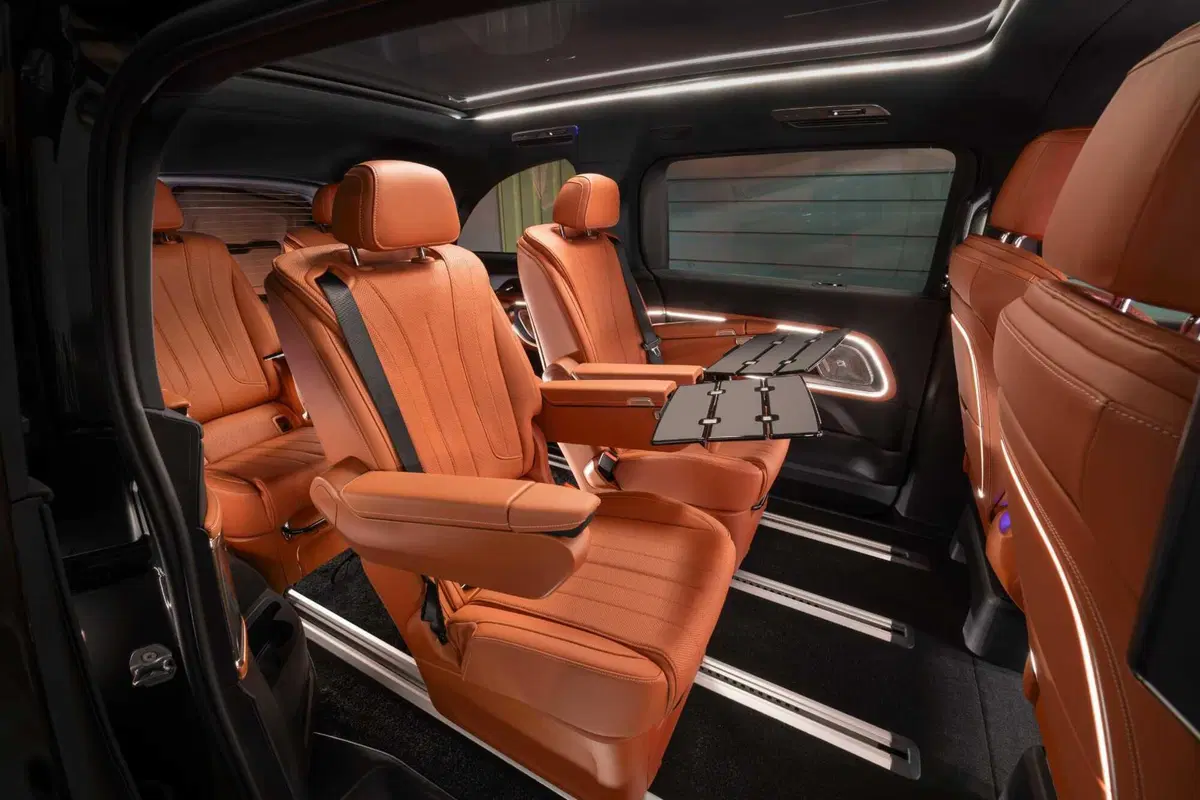 Mercedes VLE 2026: quando un van diventa una limousine, ma con una sala cinema [VIDEO] (57)