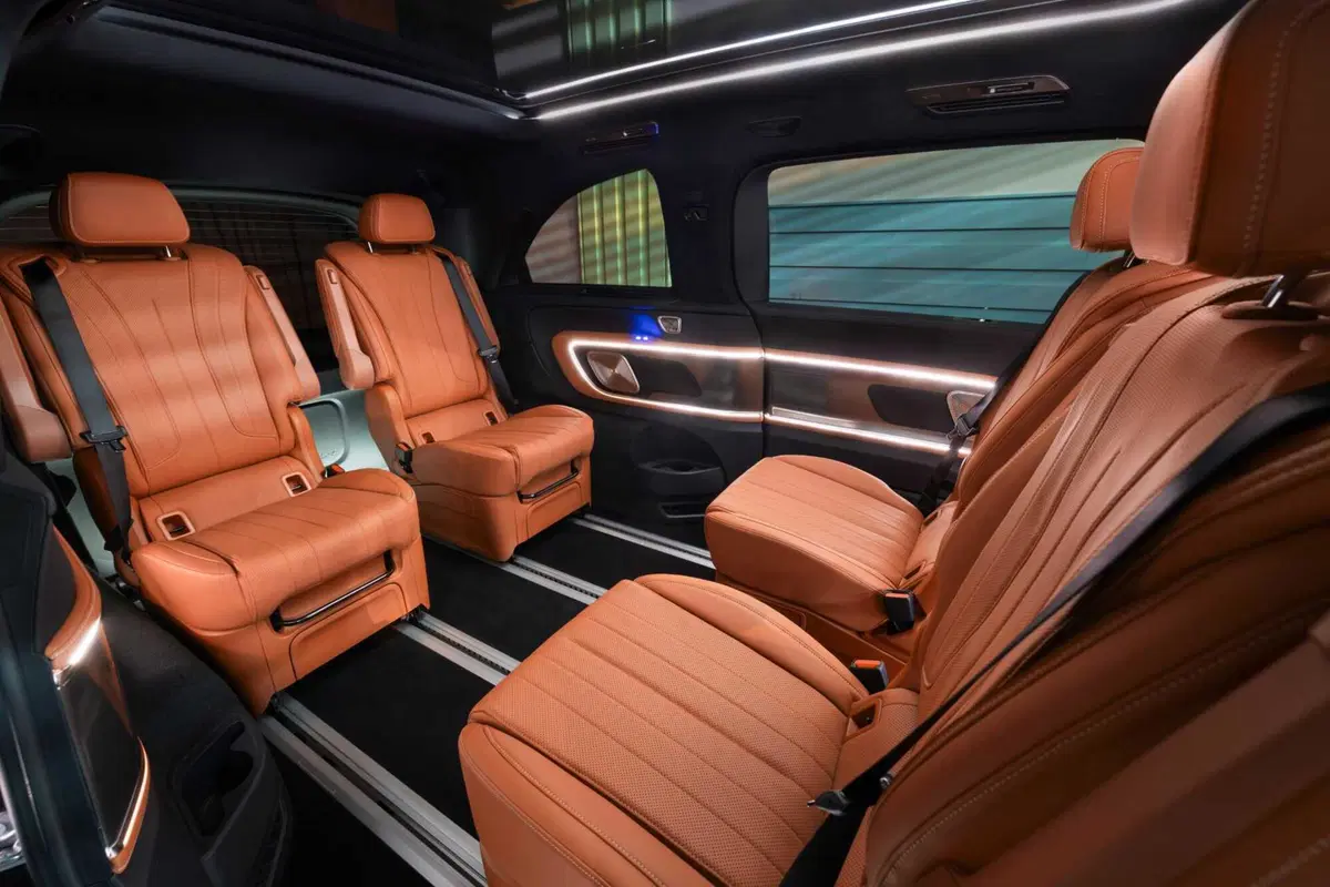 Mercedes VLE 2026: quando un van diventa una limousine, ma con una sala cinema [VIDEO] (58)