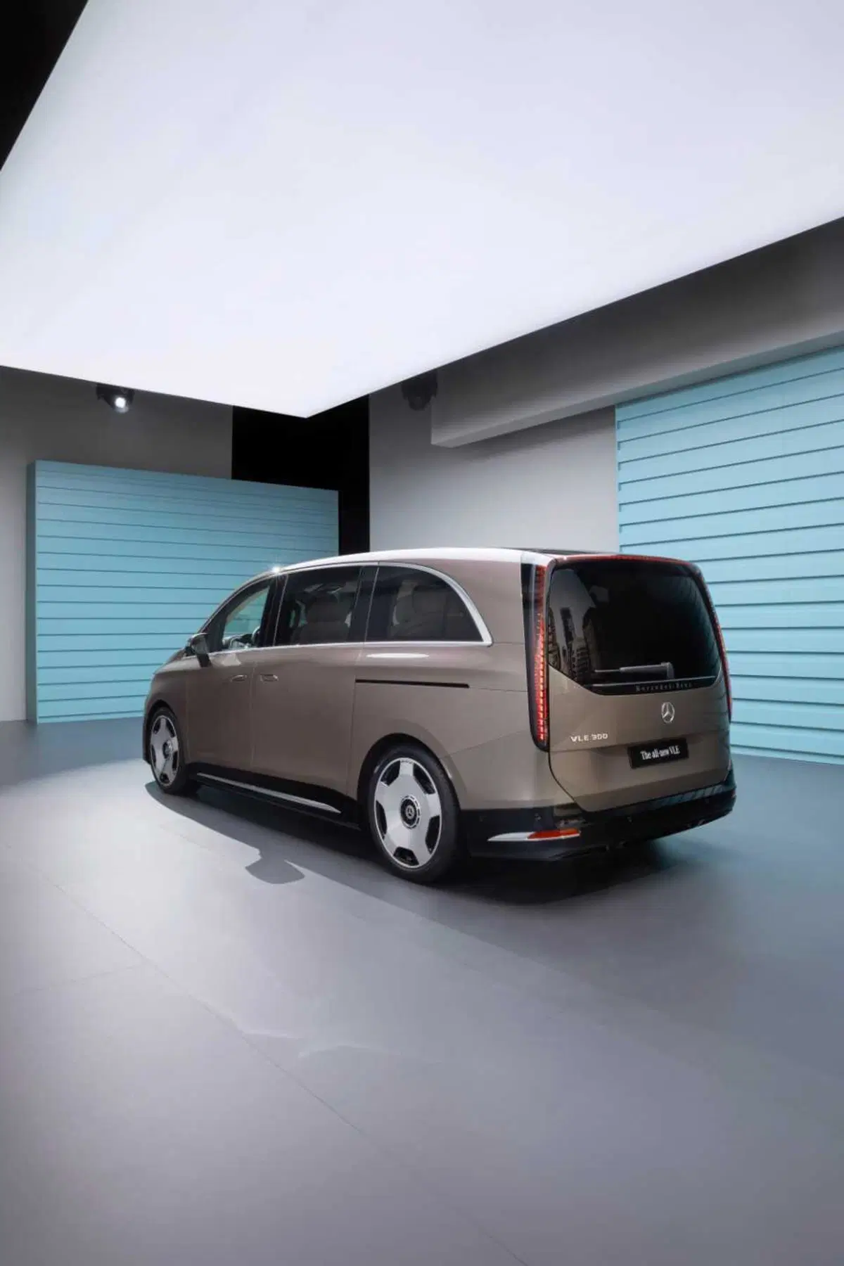 Mercedes VLE 2026: quando un van diventa una limousine, ma con una sala cinema [VIDEO] (4)