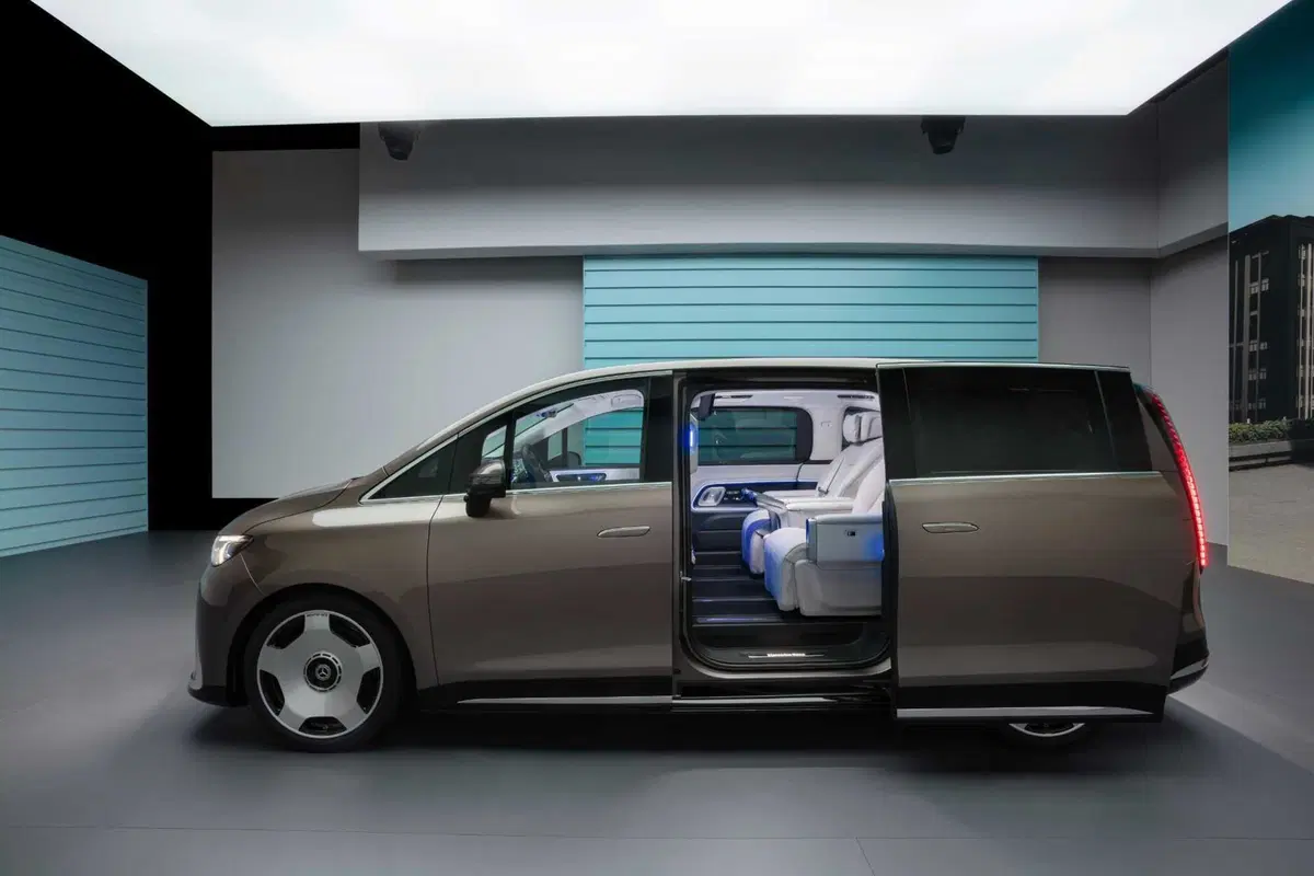 Mercedes VLE 2026: quando un van diventa una limousine, ma con una sala cinema [VIDEO] (5)