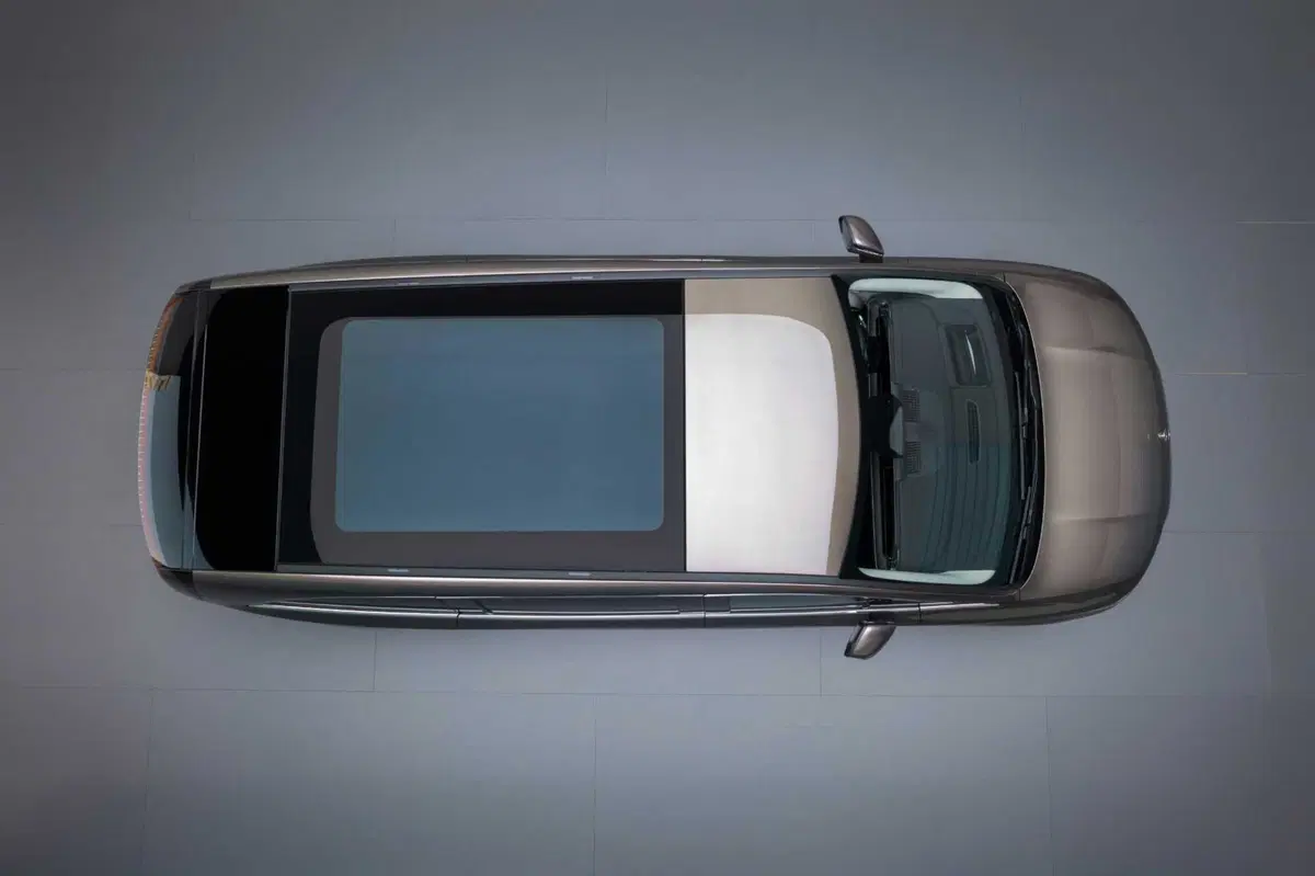Mercedes VLE 2026: quando un van diventa una limousine, ma con una sala cinema [VIDEO] (10)