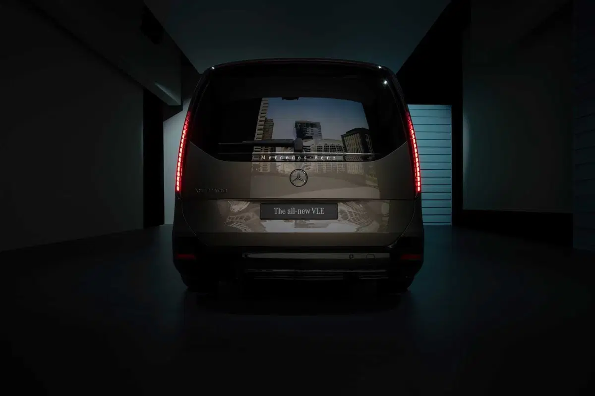 Mercedes VLE 2026: quando un van diventa una limousine, ma con una sala cinema [VIDEO] (13)