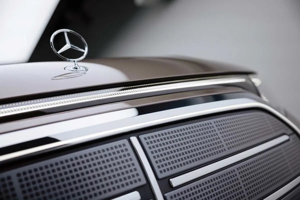 Mercedes VLE 2026: quando un van diventa una limousine, ma con una sala cinema [VIDEO] (15)