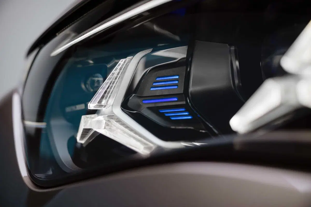 Mercedes VLE 2026: quando un van diventa una limousine, ma con una sala cinema [VIDEO] (17)