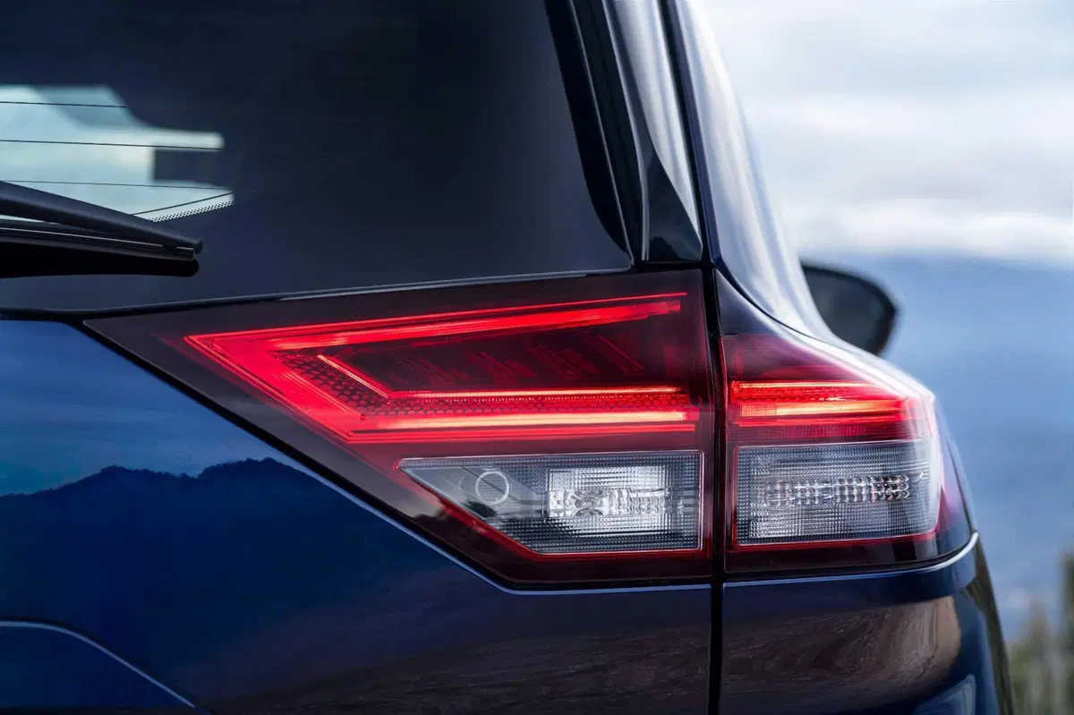 Nissan X-Trail 2026: il SUV familiare si rinnova senza tradire le sue radici | Esterni, interni e caratteristiche  (32)