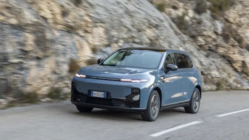 Leapmotor B10: nuovo aggiornamento OTA introduce One-Pedal Driving, CarPlay e Android Auto