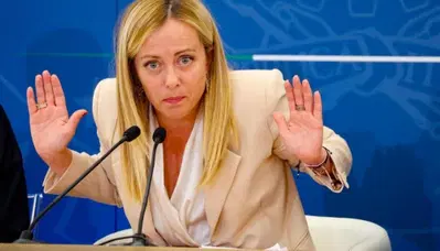 Benzina e Diesel alle stelle, Meloni avverte: "Chi specula sui carburanti pagher&agrave; dazio e se necessario tassiamo chi si arricchisce sulla crisi"