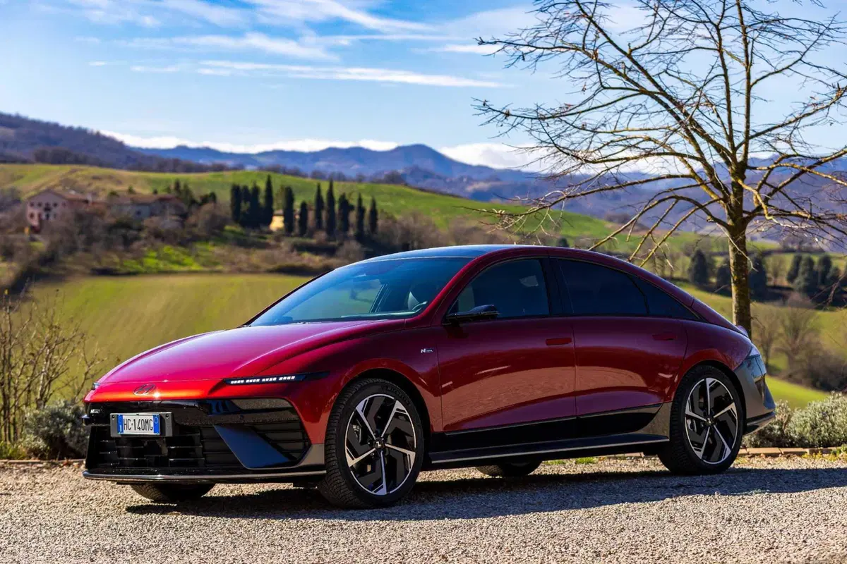 Hyundai IONIQ 6 2026: la berlina elettrica con il Cx da record si aggiorna  (17)