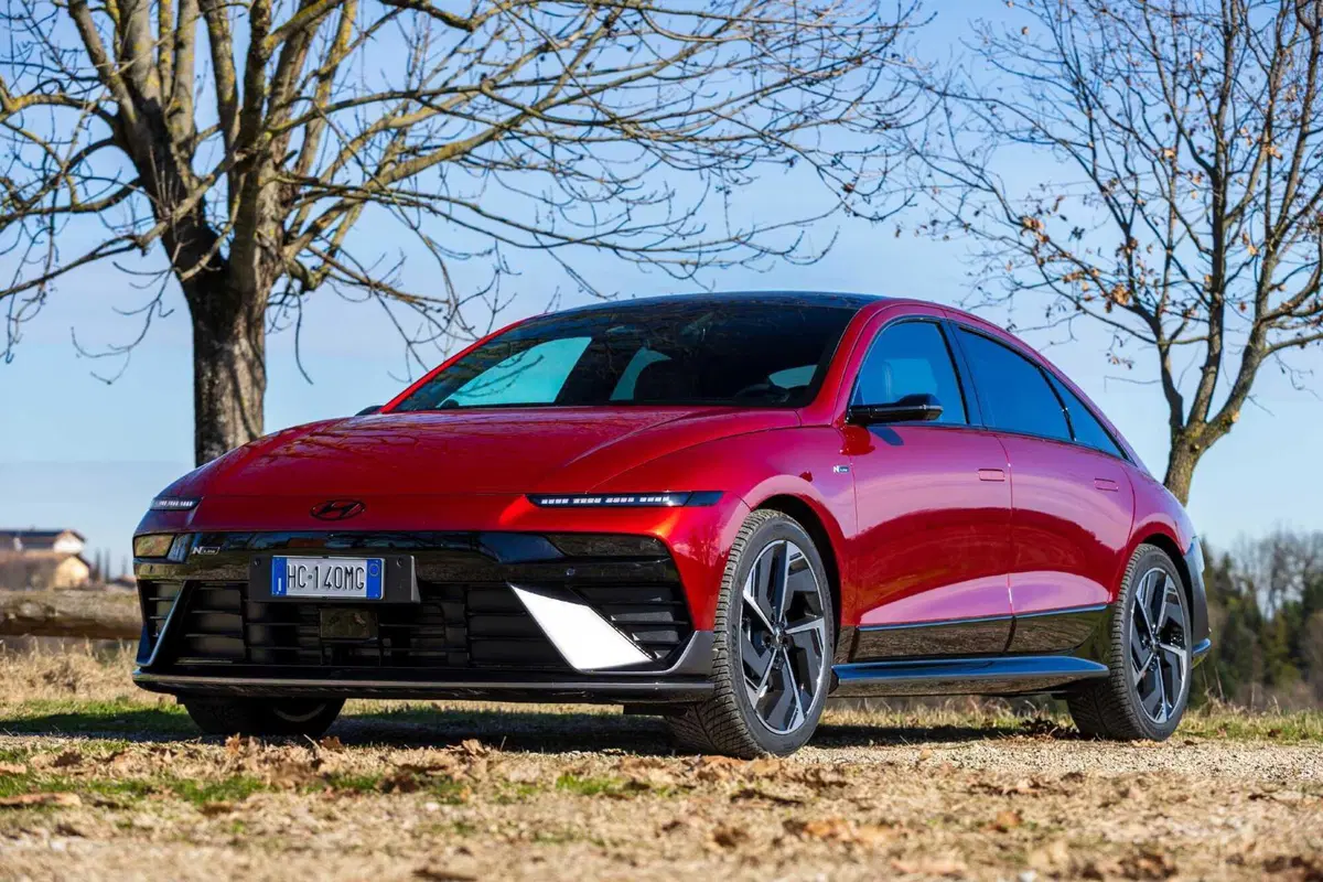 Hyundai IONIQ 6 2026: la berlina elettrica con il Cx da record si aggiorna  (19)