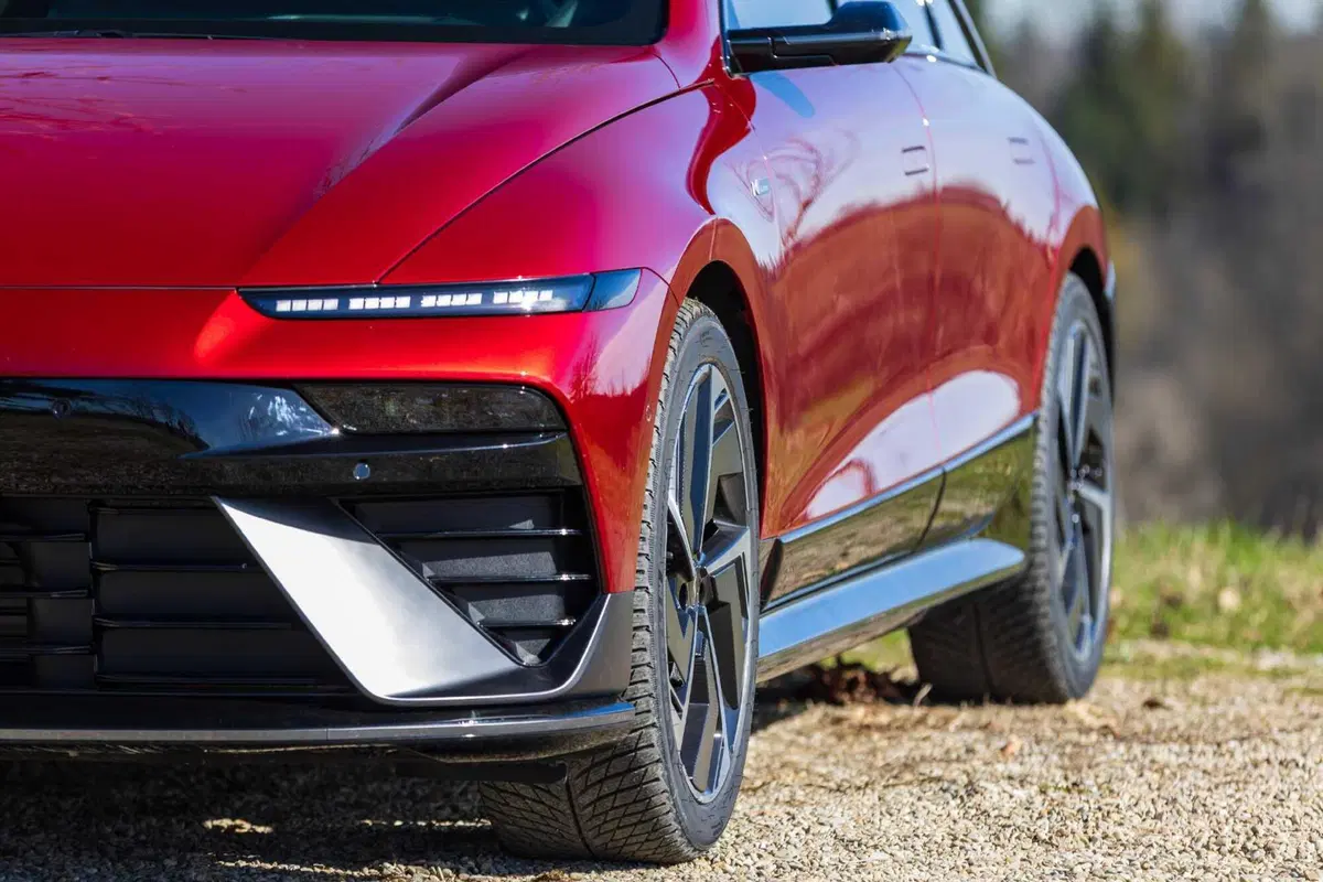 Hyundai IONIQ 6 2026: la berlina elettrica con il Cx da record si aggiorna  (21)