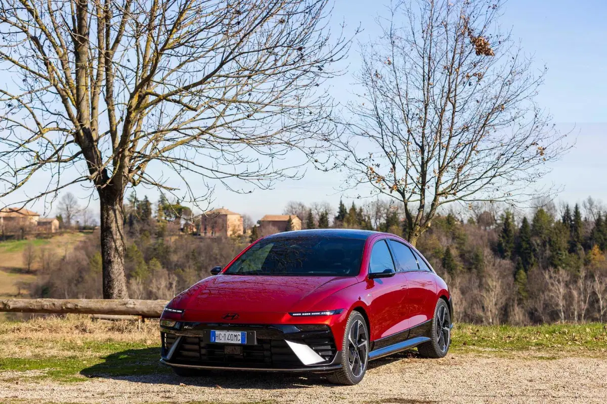 Hyundai IONIQ 6 2026: la berlina elettrica con il Cx da record si aggiorna  (22)