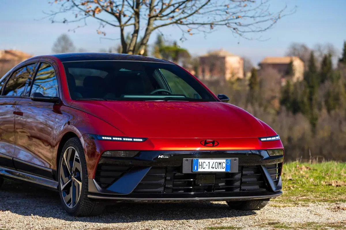 Hyundai IONIQ 6 2026: la berlina elettrica con il Cx da record si aggiorna  (24)