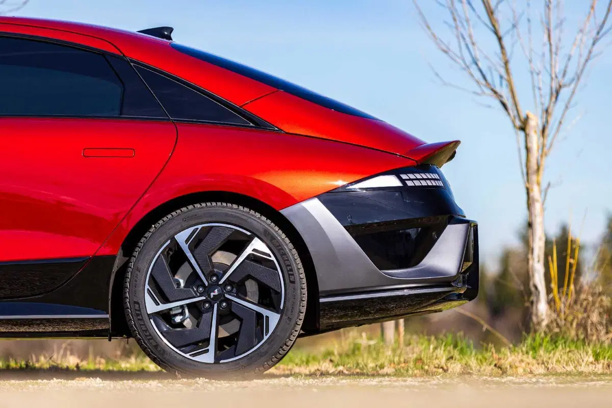 Hyundai IONIQ 6 2026: la berlina elettrica con il Cx da record si aggiorna  (43)