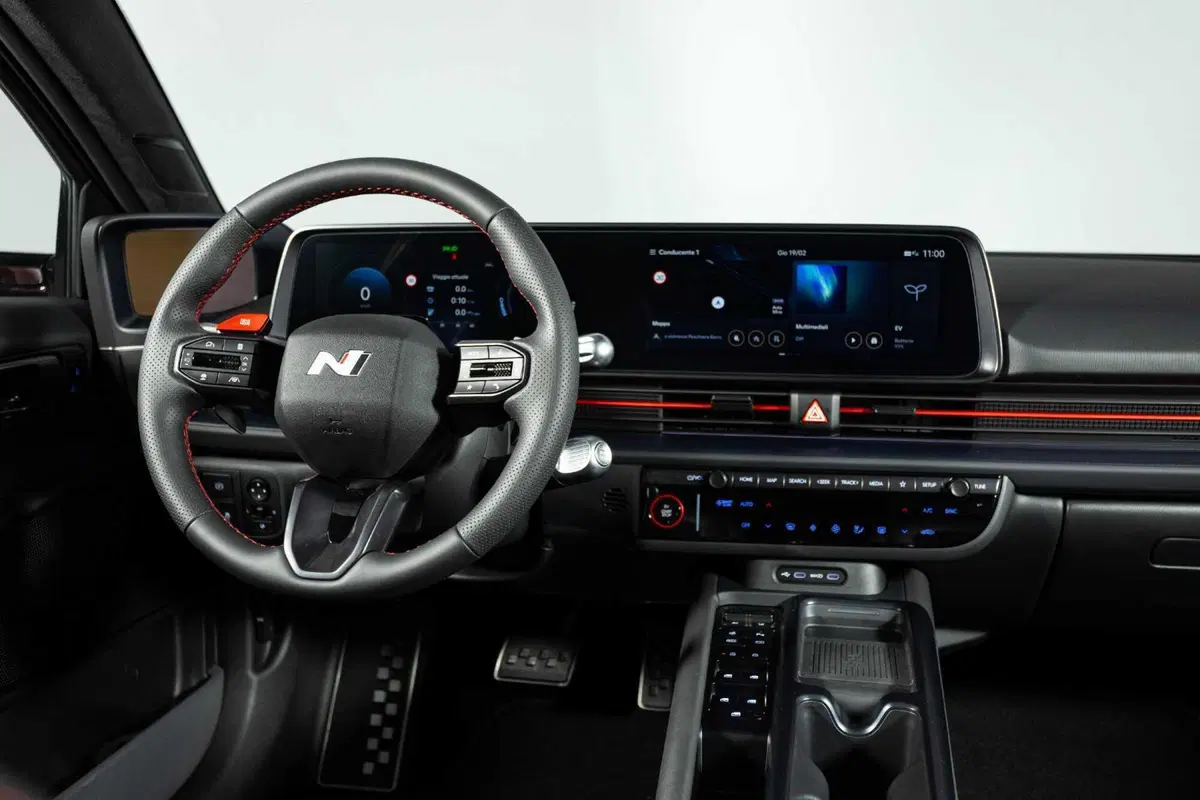 Hyundai IONIQ 6 2026: la berlina elettrica con il Cx da record si aggiorna  (53)