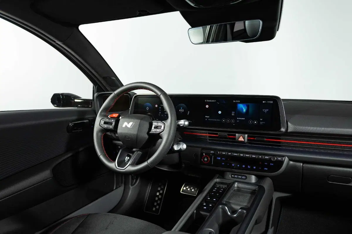 Hyundai IONIQ 6 2026: la berlina elettrica con il Cx da record si aggiorna  (67)
