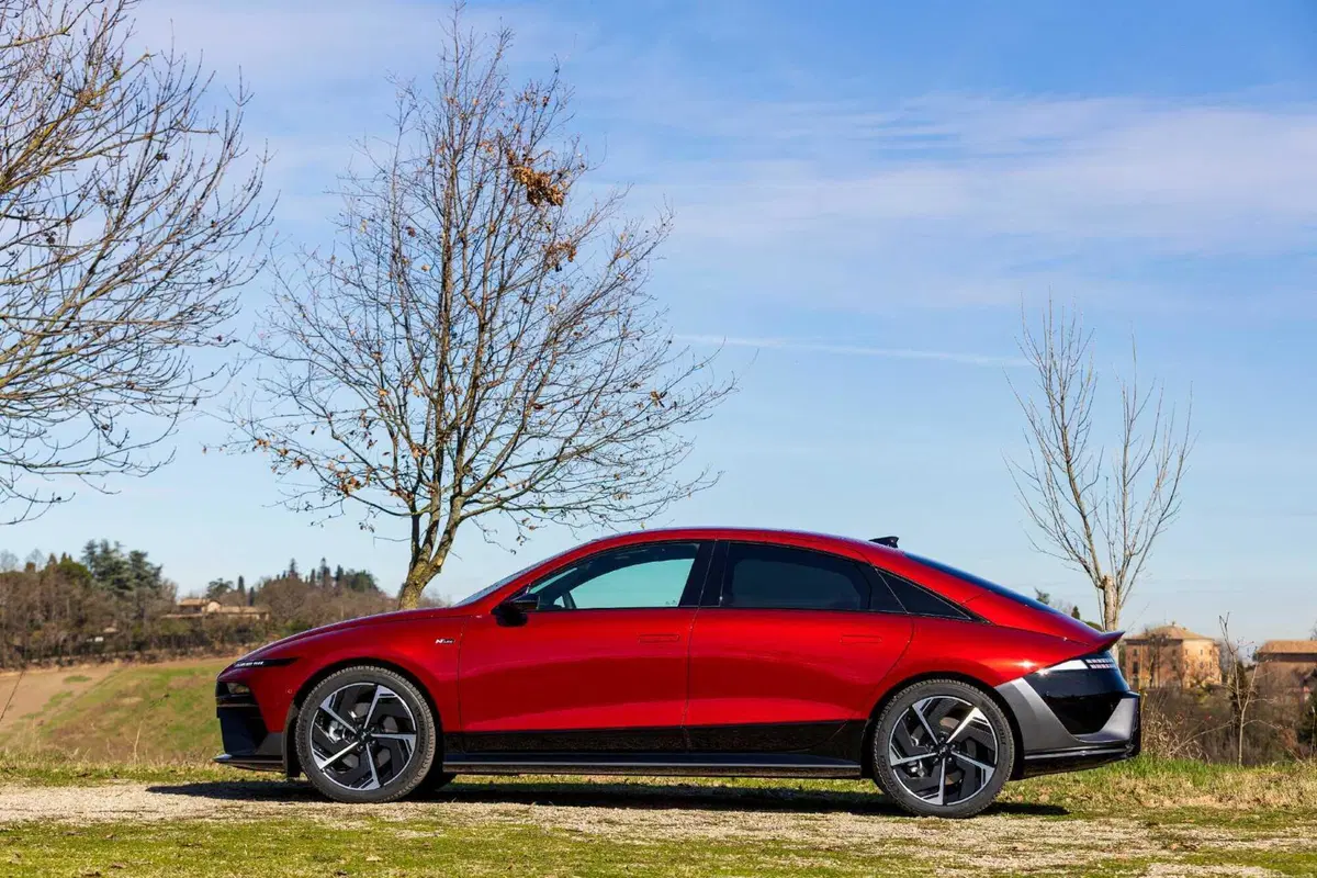 Hyundai IONIQ 6 2026: la berlina elettrica con il Cx da record si aggiorna  (69)