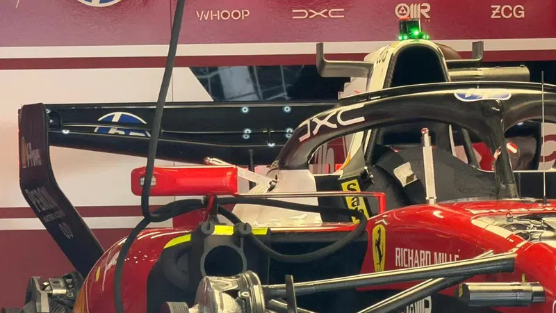 Ferrari osa in Cina: ecco l&rsquo;ala Macarena sulle SF-26 di Leclerc e Hamilton, sfida aperta alla Mercedes
