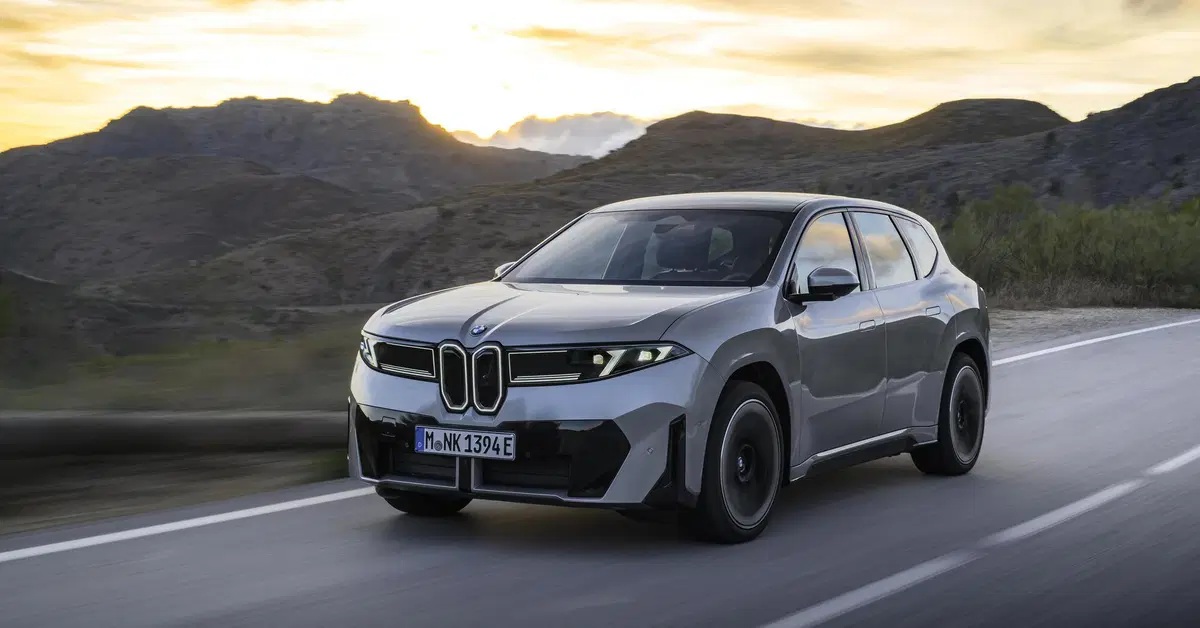 BMW Group, i conti 2025 reggono nonostante dazi e Cina in difficolt&agrave;: 4 auto su 10 vendute erano elettrificate