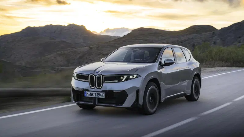 BMW Group, i conti 2025 reggono nonostante dazi e Cina in difficolt&agrave;: 4 auto su 10 vendute erano elettrificate