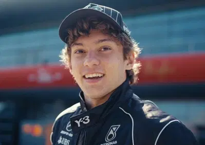 F1. “Contro Ferrari non sarà facile”: Andrea Kimi Antonelli teme la Rossa. E della possibilità di vincere il mondiale con la Mercedes dice…