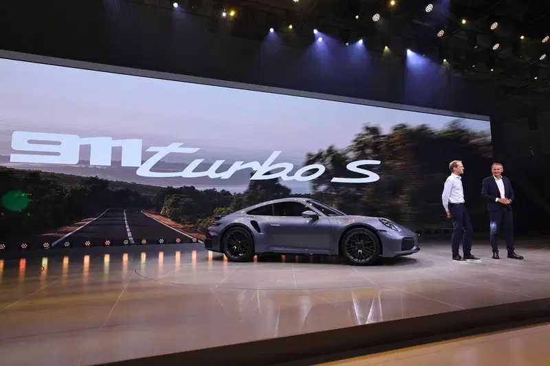 Porsche, l'utile operativo scende del 90% ma non c'entra solo l'elettrico