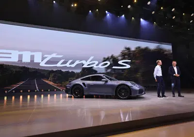 Porsche, l'utile operativo scende del 90% ma non c'entra solo l'elettrico